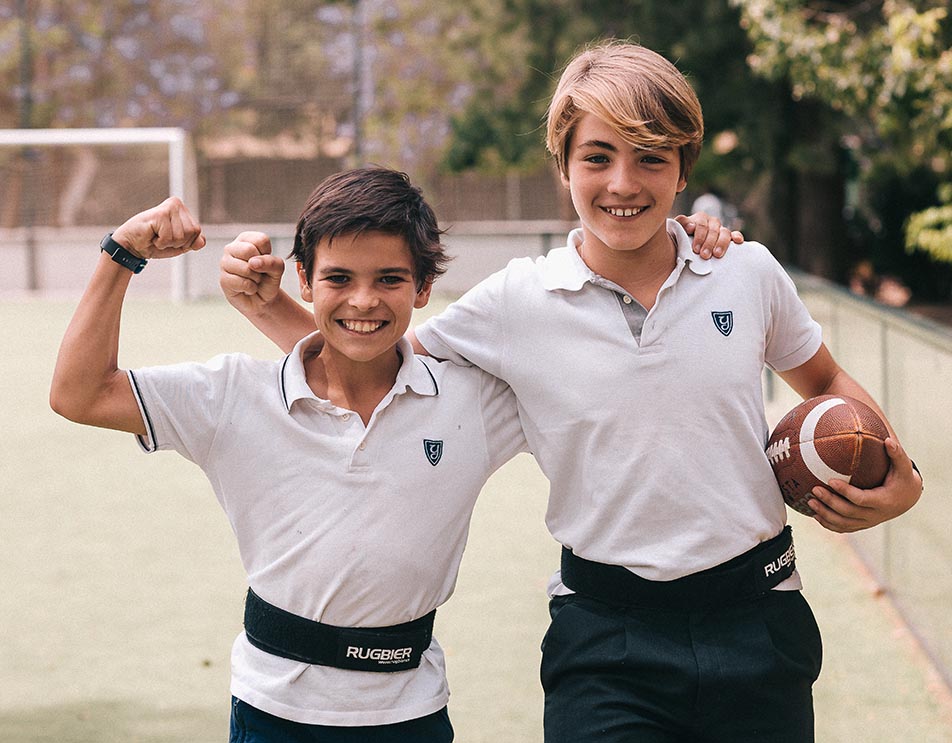 Entrenamiento de la academia deportiva de Yago School en Sevilla