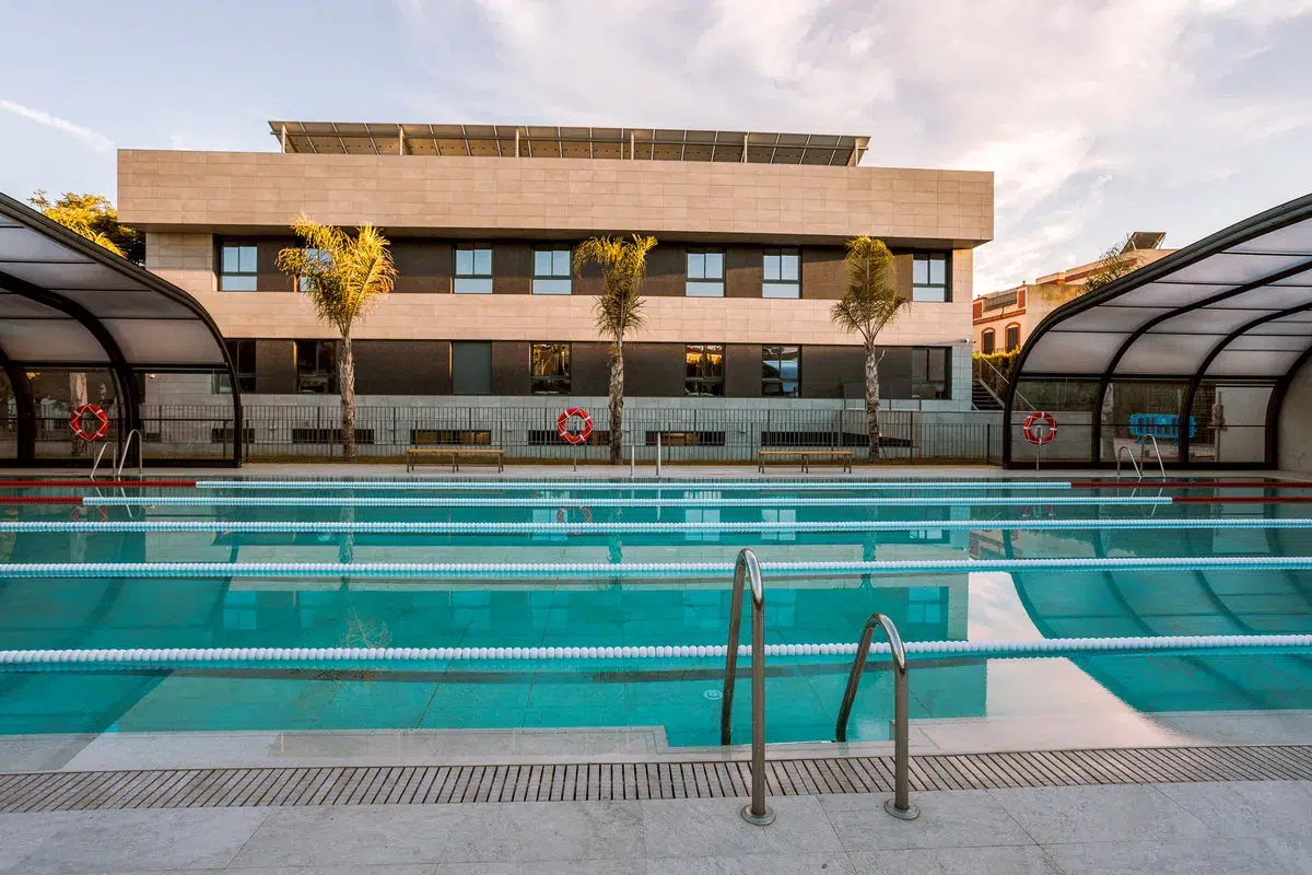 Piscina cubierta de Yago School